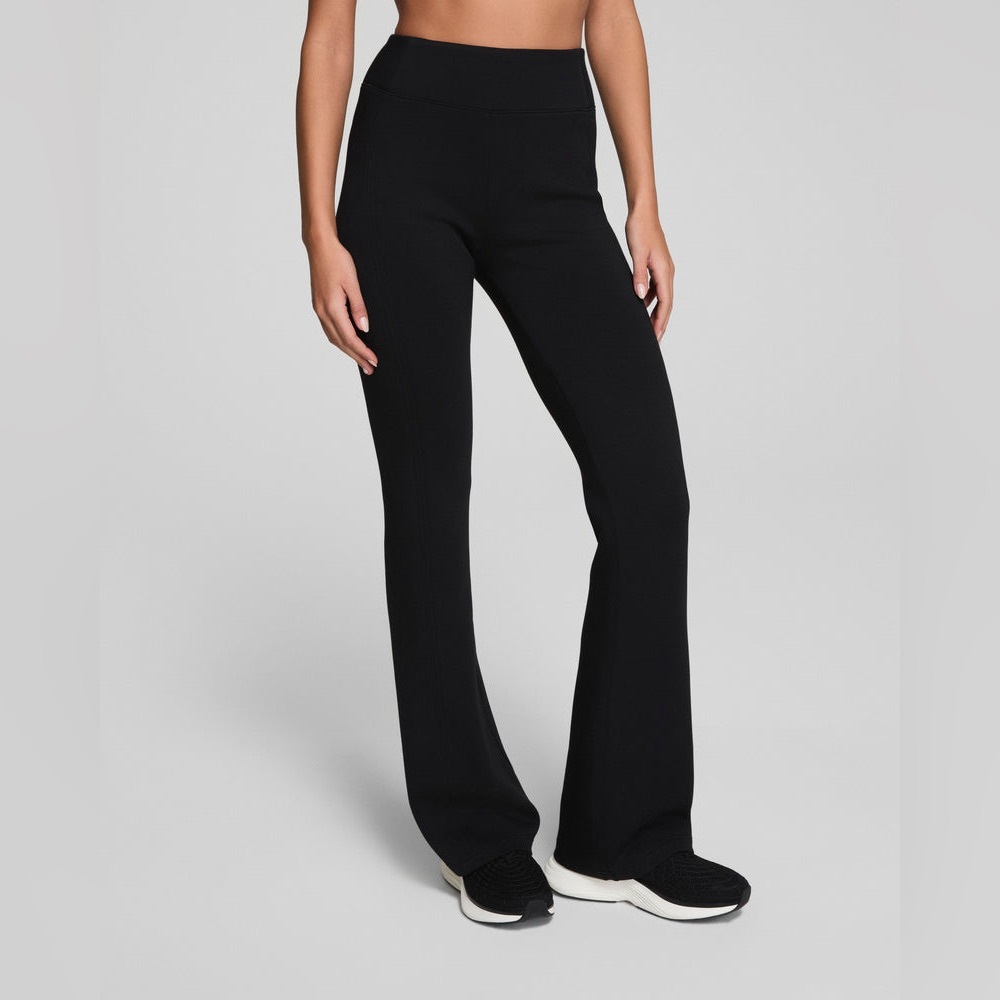 SPANX® AirEssentials
Slim Flare Pant